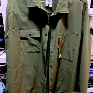 TOPO Design shirt/jacket with pockets. 90% Nylon 10% Spandex